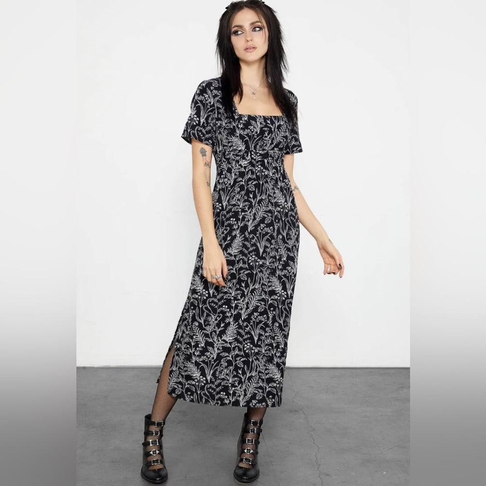 Disturbia Siofra Midaxi Dress black floral short sleeve maxi side slits 4